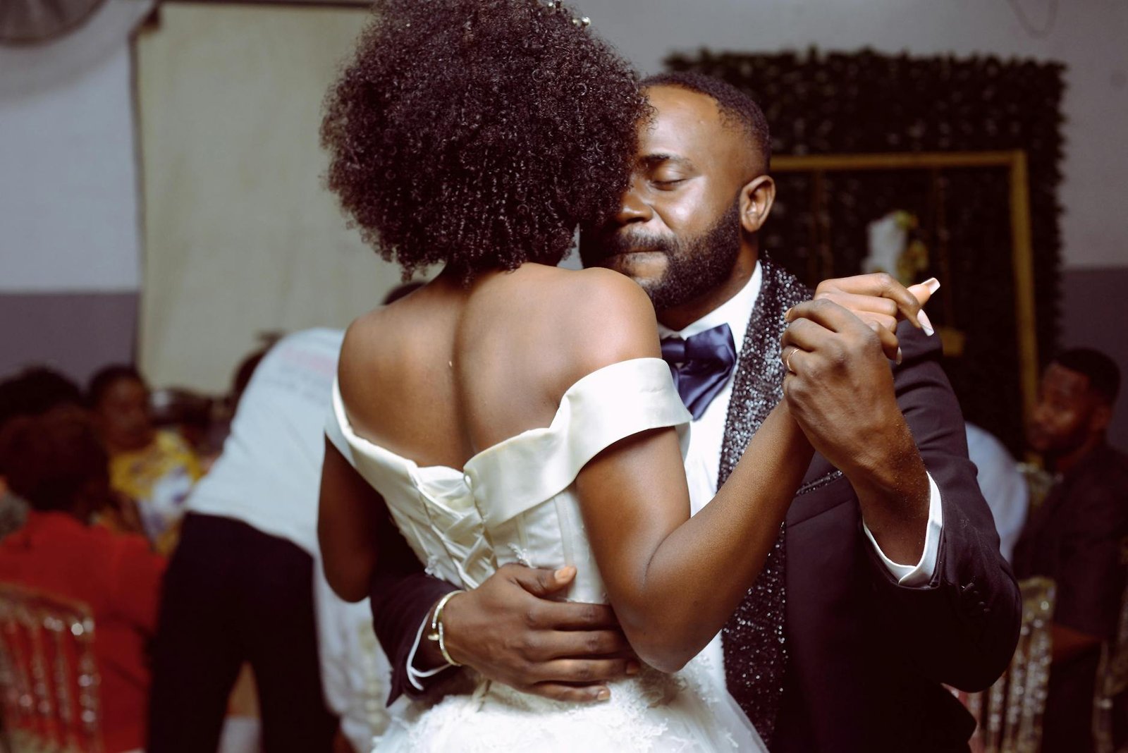 How to Dance at a Wedding: Practical Guide for Non-Dancers