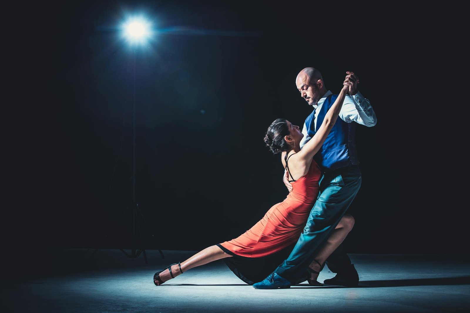 How to Do the Basic Waltz Step: A Complete Beginner’s Guide