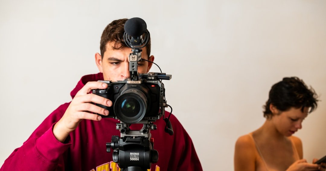 Amazon Basics 60-Inch DSLR Tripod