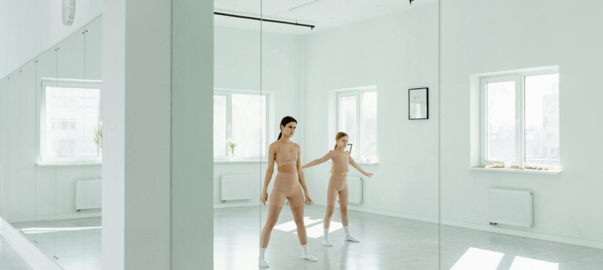 Best Mirrors for Dance Practice: The Ultimate Home Studio Guide