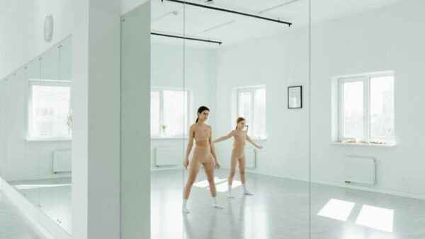 Best Mirrors for Dance Practice: The Ultimate Home Studio Guide