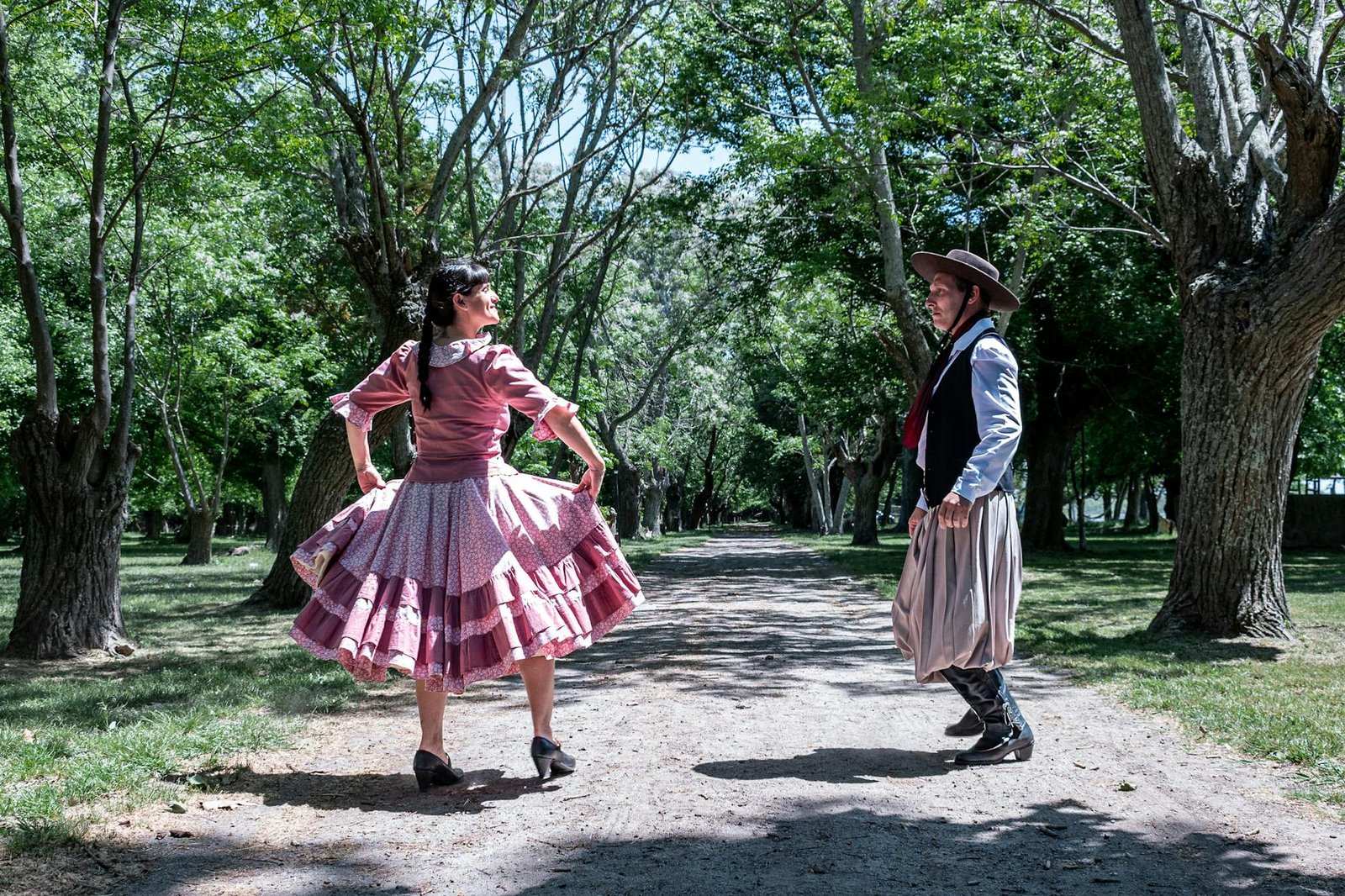 Country Line Dancing for Beginners: Popular Moves and Where to Learn