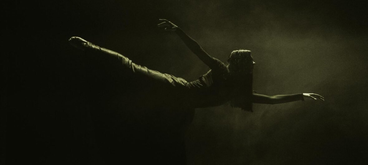 How to Improve Your Arm Movements and Port de Bras: A Complete Guide for Dancers