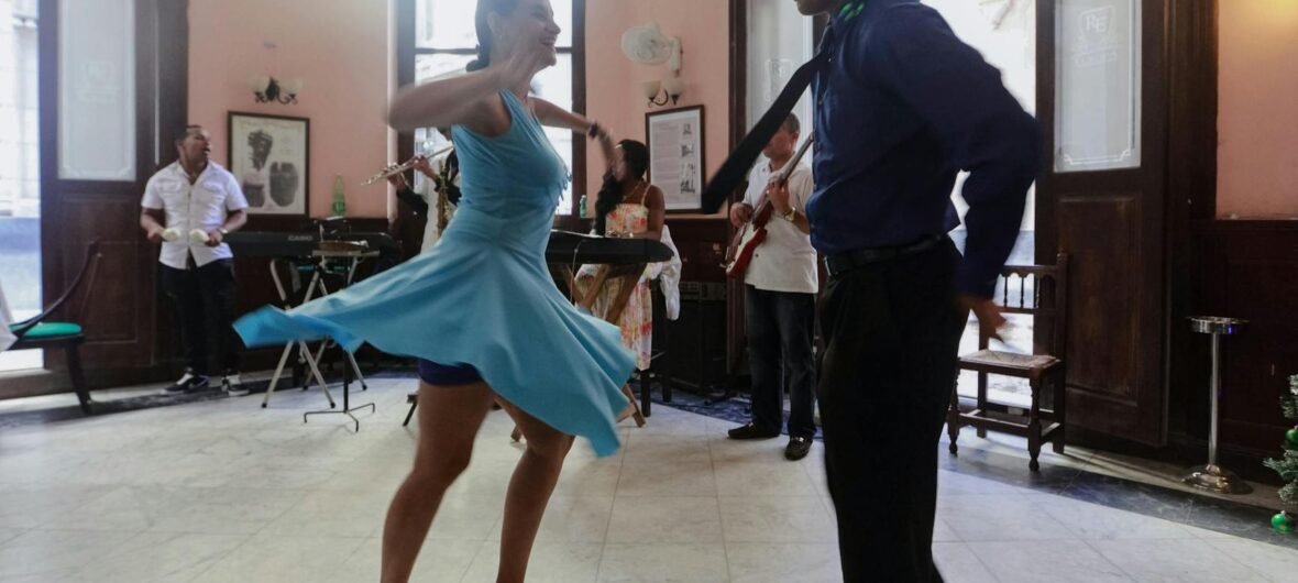 Lindy Hop for Beginners: The Ultimate Vintage Swing Dancing Guide