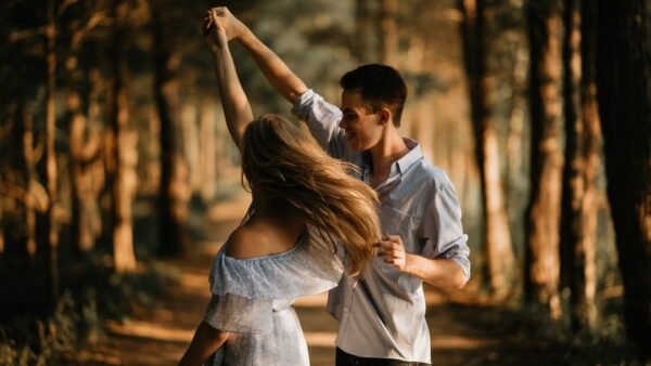 Lindy Hop vs East Coast Swing: Which Should You Learn First?