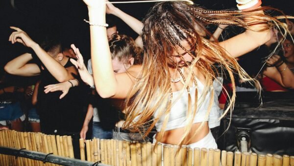 Reggaeton Dance Basics: How to Dance to Reggaeton Music Like a Pro