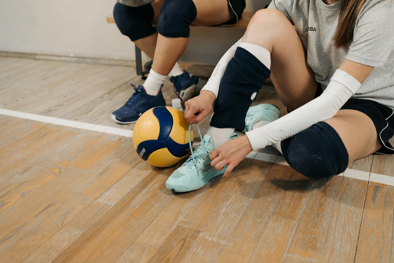 Vive Dance Knee Pad with Stay-Put Straps for Floor Work