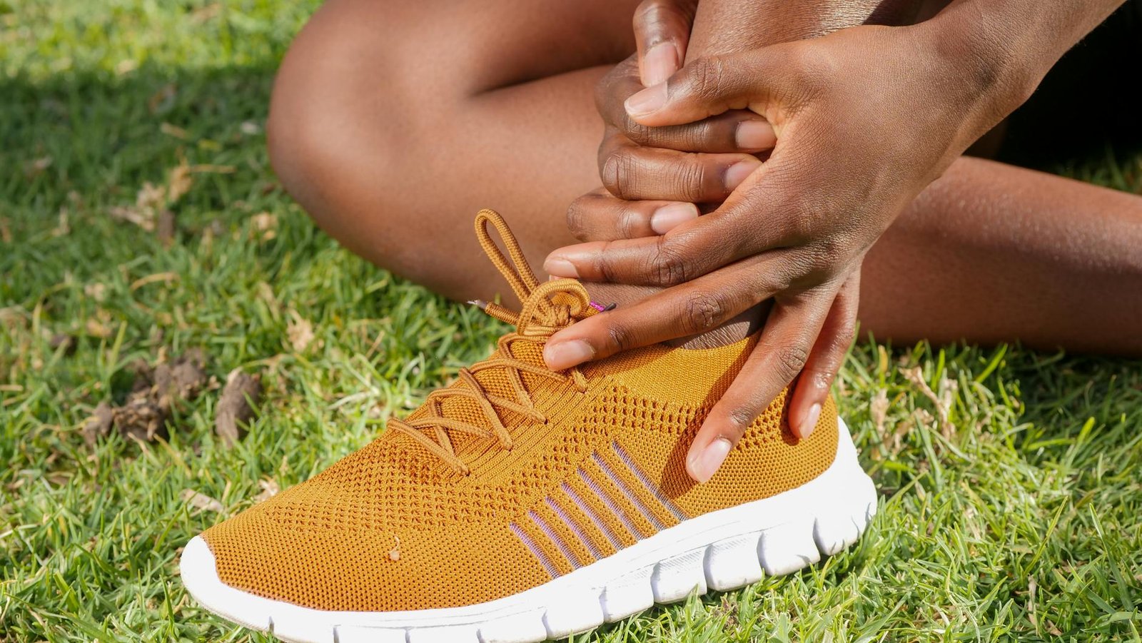 Vive Ankle Brace Lace-Up with Stabilizer Straps