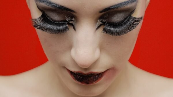Best Stage Eyelashes for Dancers 2026: Top 7 Theatrical Lash Picks